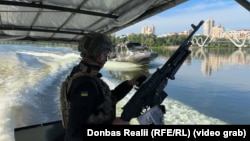 Патрульні катери на Дніпрі стали своєрідними мобільними вогневими групами, які збивають російські ударні БПЛА