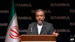 Ministrul iranian de Externe, Abbas Araghchi, vorbind la o conferință de presă în Turcia, după ce SUA au bombardat situri nucleare în Iran.