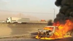 په یزد کې د افغان کډوالو موټر په مرمیو له ویشتل کېدو وروسته اور واخیست.