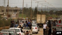 жителите на Бенгази масовно го напуштаат градот поради немирите