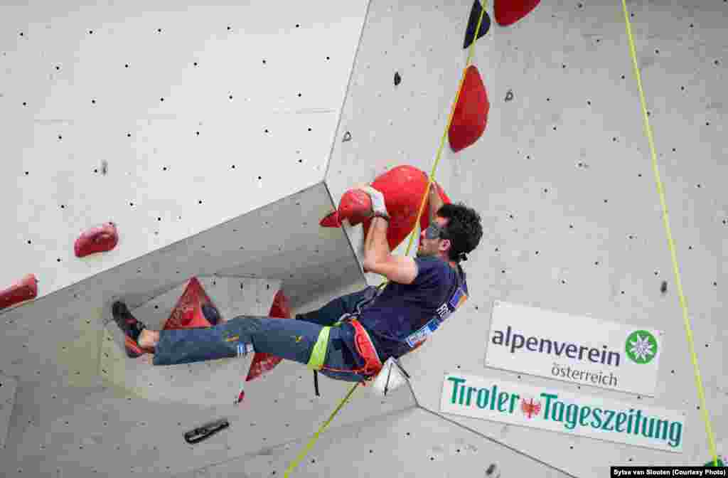 Răzvan Nedu, căpitanul Lotului Național de Paraclimbing al României, în timpul finalei Cupei Mondiale de la Innsbruck, Austria.&nbsp;&nbsp;