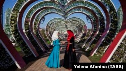 Чечен аялдарынын майрамынын алкагында Грозныйда сейил багынын ачылышында. Чеченстан. 17-сентябрь, 2017-жыл.