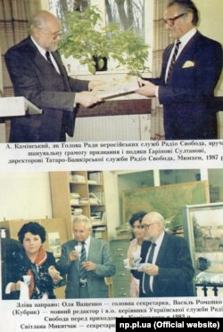 Світлини з діяльності Радіо Свобода – Мюнхен, 1986-87 роки. Анатоль Камінський на верхній світлині зліва, на нижній – справа. (Із сайту np.pl.ua)