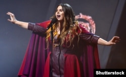 Вокалістка гурту KAZKA Олександра Зарицька під час виступу у другому півфіналі національного відбору на «Євробачення-2018». Київ, 11 лютого 2018 року