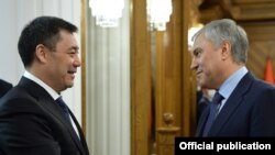 Кыргыз Республикасынын президенти Садыр Жапаров Орусиянын Мамлекеттик Думасынын төрагасы Вячеслав Володин менен. 2021-жылдын 25-февралы.