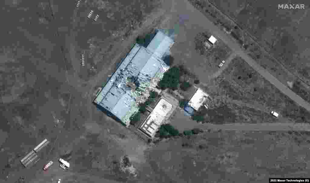 Атакованное здание на военной базе Бид-Канех.