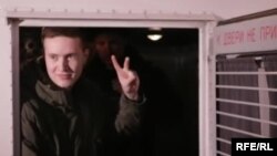 Десятки активистов пришли в суд по делу "Сети" в Петербурге