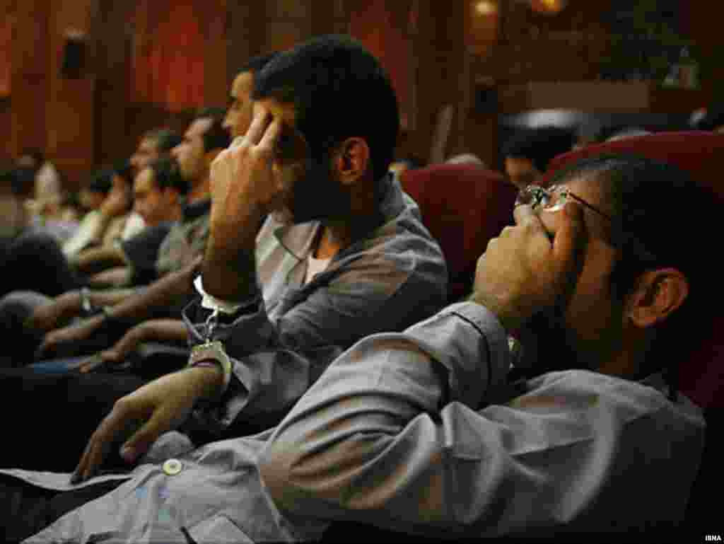 Ирански опозициони активисти на суд во Техеран