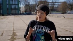 Білоруська стендаперка Саша Гуща залишила рідну країну й емігрувала в Литву