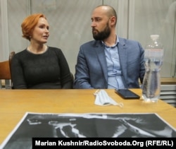 Одна з обвинувачуваних у справі, Юлія Кузьменко, в залі суду