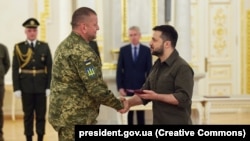 У 2021 році Валерій Залужний наголошував, що йому комфортно бути головнокомандувачем ЗСУ при верховному головнокомандувачі Володимиру Зеленському, і він з ним «чудово розуміється»