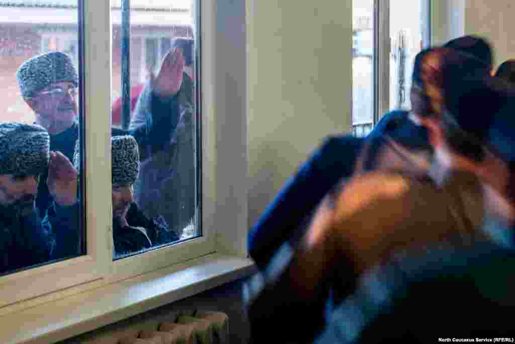 Большинство жителей Чечни и Ингушетии &ndash; приверженцы суфизма, эзотерического течения ислама. Есть несколько версий происхождения этого термина. Одни выводят его от названия навеса суффа, под которым во времена пророка собирались бедняки. Другие &ndash; от арабского "суф" &ndash; "шерсть", так как древние аскеты и мистики носили колючую шерстяную одежду. Третьи &ndash; от слова "ас-сафа", означающего прозрачность и чистоту.