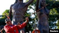 نیکلاس مادورو در یک مراسم ملی در کاراکاس، ونزوئلا، ۱۲ اکتبر ۲۰۲۵