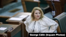 Diana Șoșoacă, senator AUR, fără mască în Senat, decembrie 2020