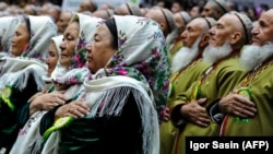 Illýustrasiýa suraty. Halk Maslahatynyň mejlisine gatnaşyjylar. Arhiwden alyndy.