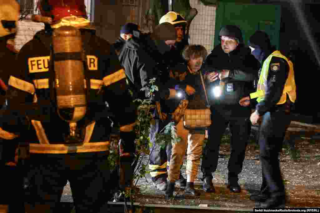 Дев'ятьох людей медики госпіталізували