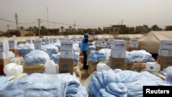 د ملګرو ملتونو د کډوالو ادارې ( یو این ایچ سي ار) له خوا په عراق کې کډوالو ته ورکول کېدونکې مرستې - انځور له ارشیفه. 