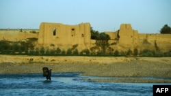 وی در زمان مأموریت‌اش جنجال چندین ساله بر سر آب هلمند را با ایران حل کرد که به باور تاریخ نویسان این کار بیشتر به نفع افغان‎ها صورت گرفته بود.