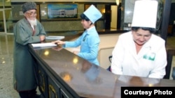 Фотография с правительственного сайта, иллюстрирующая модернизацию системы здравоохранения Туркменистана.