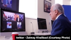 د افغانستان د سولې لپاره د واشنګټن ځانګړي استازي زلمي خلیلزاد د سولې لپاره د ځوانانو د اړیکو ګروپ له غړو سره انلاین غونډه وکړه.