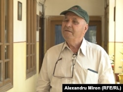 Alexandru Dunoiu povestește că „nisipurile zburătoare” se instalează în multe zone ale Olteniei începând cu luna mai și până la începutul toamnei.