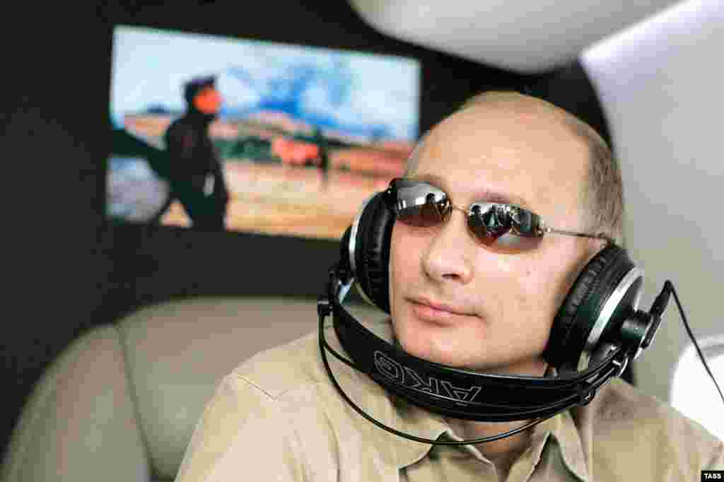 Putin reportedly has 15 helicopters at his disposal. His aircraft alone are worth $1 billion. 