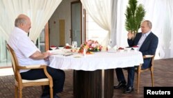 Președintele rus, Vladimir Putin și omologul său din Belarus, Alexandr Lukașenko, la Soci.