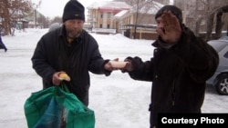 &#x411;&#x435;&#x437;&#x434;&#x43E;&#x43C;&#x43D;&#x44B;&#x435; &#x43F;&#x43E;&#x43B;&#x443;&#x447;&#x430;&#x44E;&#x442; &#x433;&#x43E;&#x440;&#x44F;&#x447;&#x438;&#x439; &#x43E;&#x431;&#x435;&#x434;. &#x421;&#x435;&#x43C;&#x435;&#x439;, 15 &#x44F;&#x43D;&#x432;&#x430;&#x440;&#x44F; 2013 &#x433;&#x43E;&#x434;&#x430;. &#x424;&#x43E;&#x442;&#x43E; &#x43F;&#x440;&#x435;&#x434;&#x43E;&#x441;&#x442;&#x430;&#x432;&#x43B;&#x435;&#x43D;&#x43E; &#x41E;&#x431;&#x449;&#x435;&#x441;&#x442;&#x432;&#x43E;&#x43C; &#x41A;&#x440;&#x430;&#x441;&#x43D;&#x43E;&#x433;&#x43E; &#x41F;&#x43E;&#x43B;&#x443;&#x43C;&#x435;&#x441;&#x44F;&#x446;&#x430;. 