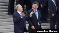 Нурсултан Назарбаев (слева) в бытность президентом Казахстана и президент Китая Си Цзиньпин. Пекин, 7 июня 2018 года.