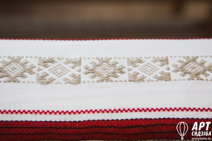 Якая найбольш папулярная тэхніка вышываньня на беларускім адзеньні?