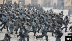 Сотрудники спецподразделения «Беркут» во время событий в Киеве зимой 2014 года.