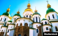 Софія Київська – одна з небагатьох уцілілих споруд часів України-Русі (11-е століття). Одна з найголовніших християнських святинь Східної Європи, історичний центр Київської митрополії