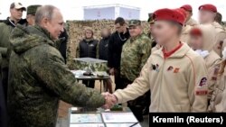 Російський лідер Володимир Путін під час зустрічі з «юнармійцями», вересень 2019 року