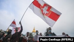 Акція під будівлею МЗС у Києві з вимогою до української влади рішуче відреагувати на затримання в Мінську засновника опозиційних Telegram-каналів Романа Протасевича, 23 травня 2021 року