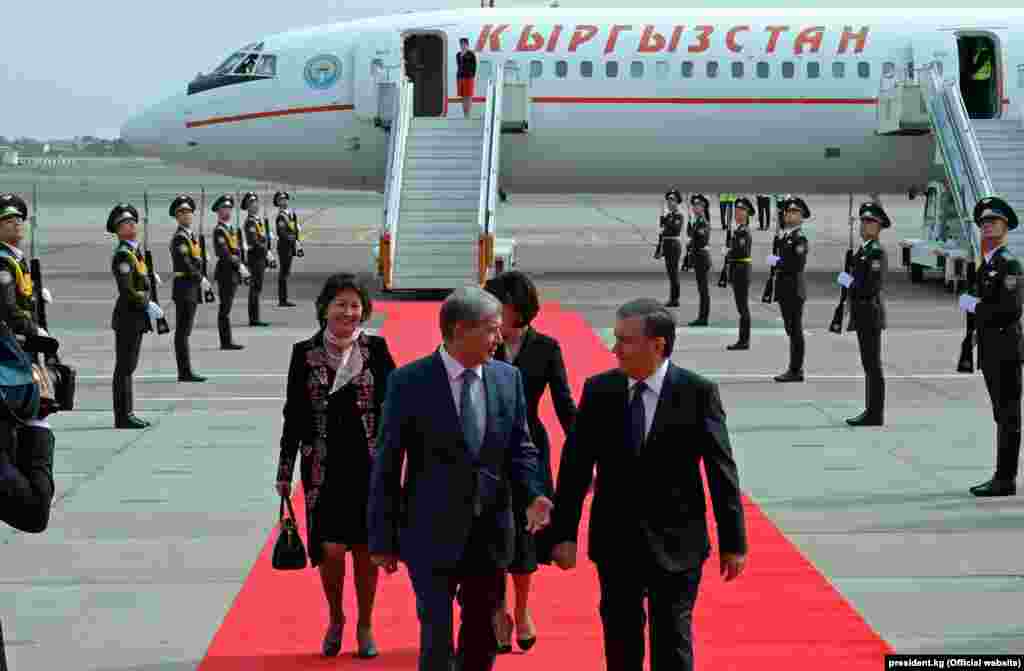 Өзбекстан менен Кыргызстандын президенттери жубайлары менен.&nbsp;