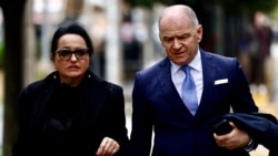 Bivša predsjednica Vrhovnog suda Vesna Medenica i advokat Zdravko Begović ispred suda u Podgorici, decembar 2025.