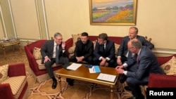 Лідери європейських країн спільно з президентом України Володимиром Зеленським телефонують президентові США Дональду Трампу з Києва, архівне фото, травень 2025 року