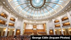 Politica românească și-a pierdut strălucirea și așa puțină și pare obosită după un sezon extenuant. E timpul pentru vacanță și pentru reculegere. Și cu Șerban Nicolae posibil candidat PSD pentru funcția de președinte. Președinte la Asociația Politicienilor cu Frâna Ruptă, desigur