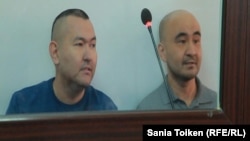 Гражданские активисты Талгат Аян и Макс Бокаев на суде по их делу. Атырау, 12 октября 2016 года.
