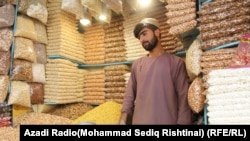 همه دکانداران و اصنافی‌که سالانه تا دو میلیون افغانی فروشات دارند، معاف هستند، بیشتر از دو میلیون فروشات داشته باشد، تابع ۰.۳ فیصد مالیه می‌شوند