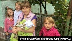 Етнічна угорка Тімея Лешко з дітьми, Закарпаття, вересень 2017 року