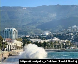 Набережная Ялты во время шторма в сентябре 2025 года