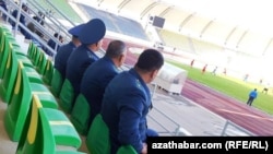 Türkmen güýç edaralary jynsy azlyklary ilatyň dürli gatlaklarynda gözlemek işlerini wagtal-wagtal güýçlendirýär. 