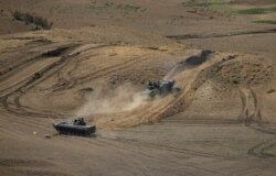 Грузинські бронетранспортери під час навчань НАТО на військовому полігоні «Вазіані» неподалік Тбілісі. Серпень 2017 року