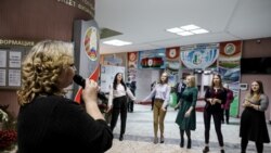 Буфет і концерт на виборчій дільниці, де голосував Олександр Лукашенко, 17 листопада 2019 року