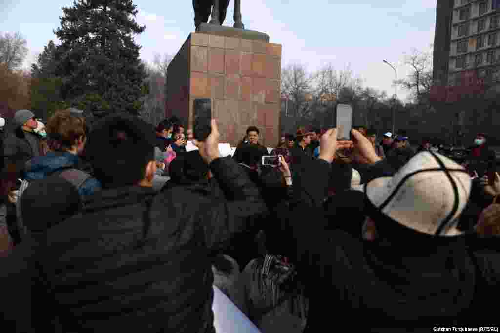 Бүгүнкү акцияда &quot;Райым камалсын&quot;, &quot;Акыйкат орносун&quot; деген ураандар жаңырды.&nbsp;