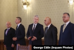 Cătălin Predoiu (centru), actual ministru de Interne, deținea portofoliul Justiției la momentul modificării Legilor Justiției în 2022. Modificările aduse de el ar fi stat la baza creării sistemului actual, care a dus la proteste în rândul magistraților.