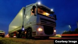 Жүк ташыган 17 унаа эки айдан бери Кытайда кармалып турат. 