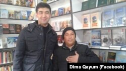 Халқ кутубхонасининг очилиш маросимида унинг қурилишига ҳиссасини қўшган Халқ таълими вазири ўринбосари Алишер Саъдуллаев (чапда)) ҳам иштирок этди. Ўнгда Дима Қаюм.