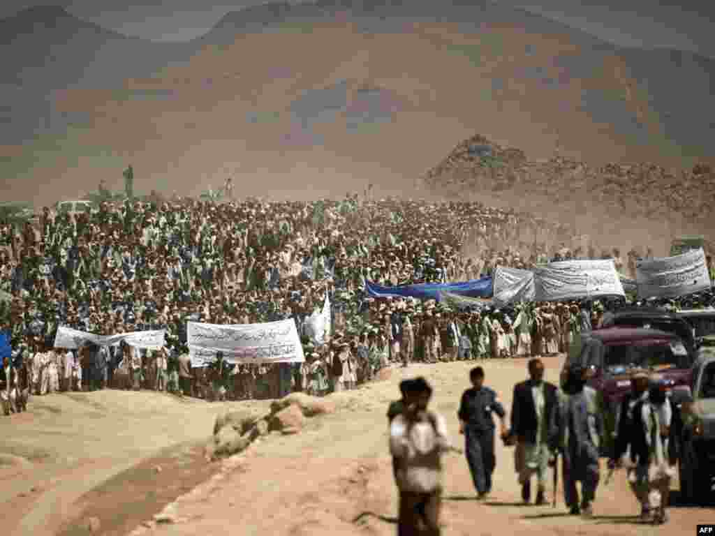 Приврзаници на авганистанскиот претседателски кандидат Абдула Абдула 